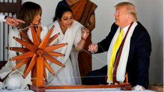 चरख़ा चलाते ट्रंप