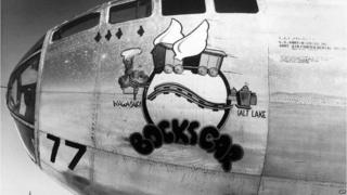 На этой фотографии, сделанной 29 марта 1946 года в Розуэлле, штат Нью-Мексико, показан военный самолет США по прозвищу Бокскар, который сбросил атомную бомбу на Накасаки, Япония, 9 августа 1945 года в конце Второй мировой войны.