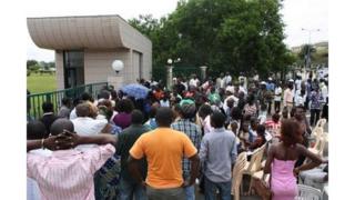 Devant la bourse du travail de Libreville