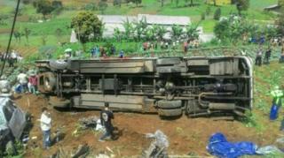 bus kecelakaan