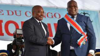 Joseph Kabila (à gauche), majoritaire dans les assemblées élues de la RDC, devrait proposer au président Tshisekedi un Premier ministre.