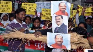अडाणी और रघुवर दास के ख़िलाफ़ प्रदर्शन