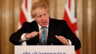 Th? T??ng Anh Boris Johnson t?i cu?c h?p báo v? virus corona t?i s? 10 Downing Street h?m 17/3