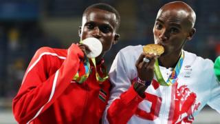 Paul Kipngetich Tanui, de Kenia y el británico Mohamed Farah de origen somalí