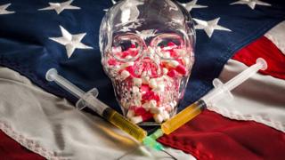 Opiodes con bandera de EE.UU.