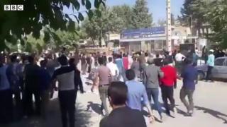 سوختن چند ساختمان در اعتراضات 'اچ آی وی در لردگان'