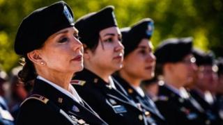Des officiers féminins photographiés en 2017 lors de la célébration de "Women in Military Service for America", l'entrée des femmes dans le service militaire américain.