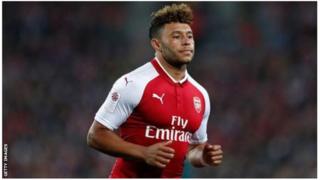 Alex Oxlade-Chamberlain yageze muri Arsenal avuye mu ikipe ya Southampton mu kwezi kwa munani mu mwaka wa 2011