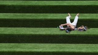 Lector al aire libre