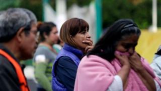 Una mujer precoupada