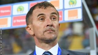 Milutin 'Micho' Sredojevic amesitisha kandarasi yake na timu ya taifa ya soka nchini Uganda The Cranes akilalamikia kutolipwa mshahara.
