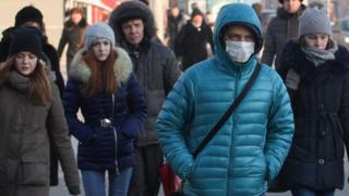 Pessoas com casaco durante inverno