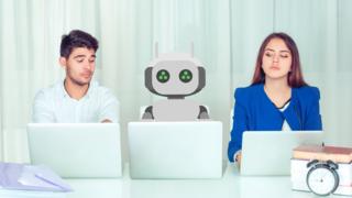 hombre, mujer y robot