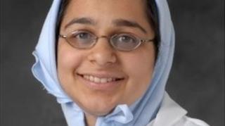 پر جومانا نګارولا تور دی، چې ګواکې شپږ کلنې یا اووه کلنې نجونې یې ختنه کولې