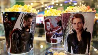 Copos com pipoca de cinema na Bolívia