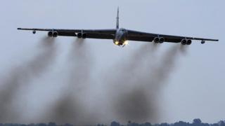 Бобардировщик B-52