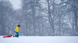 Heavy snow in Welsh Frankton, England