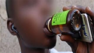 Pesin wey dey drink codeine for cough syrup