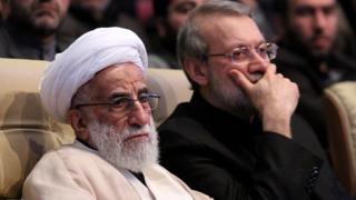 علی لاریجانی (راست) رئیس مجلس و احمد جنتی دبیر شورای نگهبان و رئیس مجلس خبرگان رهبری