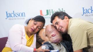 Emanuel y sus padres