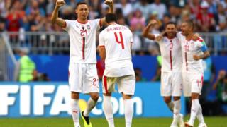 La joie des Serbes après le but marqué par Kolarev.