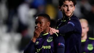 Ademola Lookman da Fraser Hornby ( na dama)