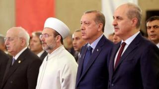 TBMM Başkanı İsmail Kahraman, Diyanet İşleri Başkanı Mehmet Görmez, Cumhurbaşkanı Recep Tayyip Erdoğan, Başbakan Yardımcısı Numan Kurtulmuş