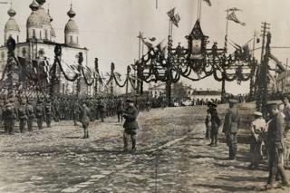 British and French troops lining up in Arkhangelsk in 1919