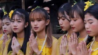 လူထု ပဲ့တင်သံ သံချပ်တွေကို နားထောင်ကြရဲ့လား