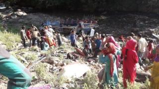 कश्मीर में बस दुर्घटना