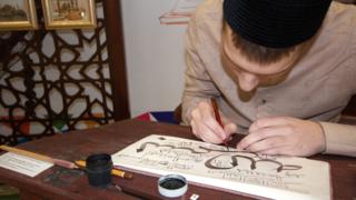 Каллиграф за работой