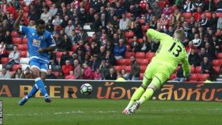 Joshua King oo goolka ka dhaliyey Sunderland ayaa loo aqoonsaday laacibkii cayaarta.