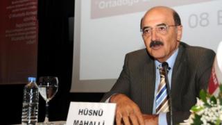 Hüsnü Mahalli kürsüde