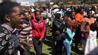 Baadhi ya raia wakijumuishwa katika sherehe tofauti