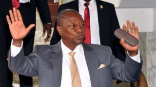 Le président guinéen Alpha Condé a confirmé l'éviction du président de la Cour constitutionnelle, Kéléfa Sall, opposé à l'idée d'un troisième mandat