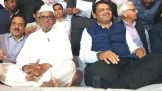 अण्णा हजारे, देवेंद्र फडणवीस, गिरीश महाजन