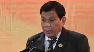 Rodrigo Duterte este jueves 9 de noviembre ofreciendo un discurso en Da Nang, Vietnam.