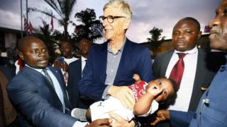 Arsène Wenger gbe ọmọ tuntun kan dani nipapakọ ofurufu