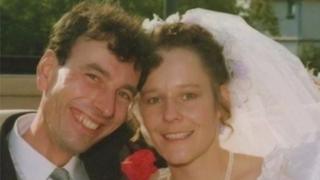 Thousands raised for children of cancer death couple - BBC News