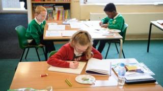 Pupils at Greenacres Primary Academy in Oldham, northern England on 18 June, 2021