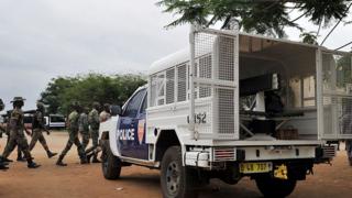 Un déploiement de militaires et de policiers à la prison de Maca (Abidjan) après une tentative d'évasion en 2015 (illustration)