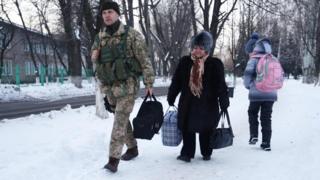 Авдеевку обстреливают уже четвертый день