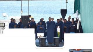 Lix maalmood ayuu Talyaanigu diidanaa in muhaajiriintu ay ka soo degaan markabka