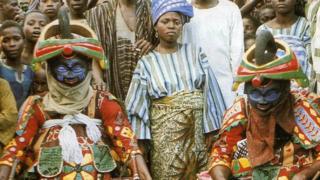 Awọn egungun ati obinrin