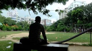 বাংলাদেশের জাতীয় মানসিক স্বাস্থ্য ইনস্টিটিউটের তথ্যমতে, দেশে প্রতি বছর গড়ে ১০ হাজার মানুষ নানা মানসিক চাপ থেকে আত্মহত্যা করে থাকে।