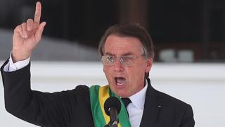Bolsonaro em discurso já com a faixa presidencial