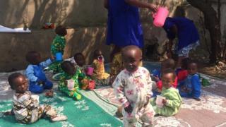 Watoto hawa wamekuwa wakiachwa katika sehemu chafu na hatari kwa afya zao na pasipo mtu wa kuwahudumia