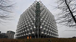 Vista de la nueva embajada de EE. UU. en Londres