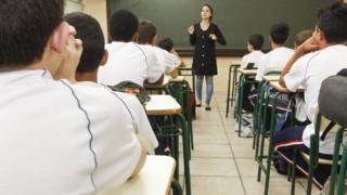 Professora em sala de aula