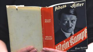 Edição original do livro Mein Kampf, Minha luta, de Adolf Hitler